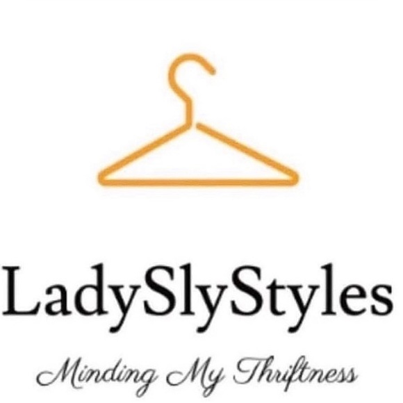 👑 LADYSLYSTYLES IS LIVE 🔥 Like & Share this post to be notified. - Picture 2 of 13